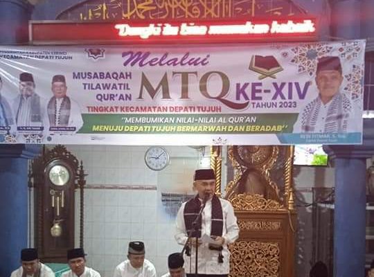 Bupati Kerinci Dr.H. Adirozal, M.Si, secara resmi membuka Musabaqah Tilawatil Qur’an (MTQ) tingkat Kecamatan Depati 7, di Mesjid Jamik Koto