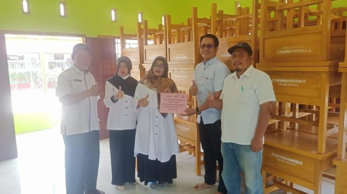Peduli Pendidikan, PTPN VI Bantu Kursi dan Meja SD