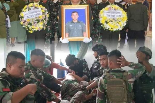 Jenazah Kopda Hendrianto prajurit TNI dari Yonif 133/YS Satgas Pamtas Pos Bousha, yang diserang oleh Organisasi Papua Merdeka (OPM) pada Senin (25/12)
