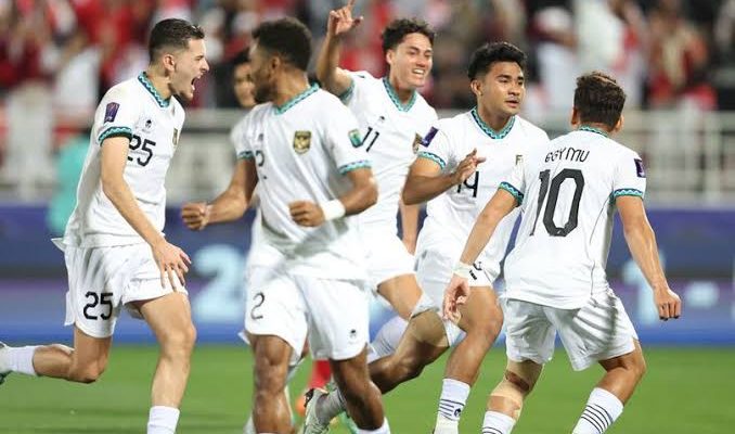 Timnas Indonesia lolos 16 besar Piala Asia 2023 usai laga Timnas Kirgistan vs Timnas Oman berakhir 1-1. Catatan bersejarah bagi skuad asuhan Shin Tae-yong.