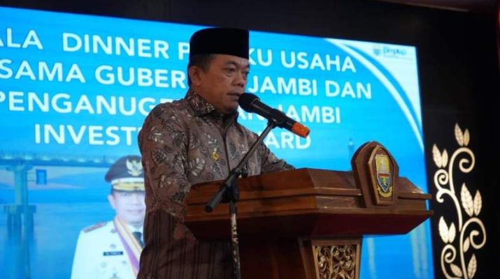 Pemerintah Provinsi memberikan penghargaan pelaku usaha, Kamis (4/1/2024). Strategi jitu, investasi Jambi lampaui target 2023, tembus Rp 10,3 Triliun