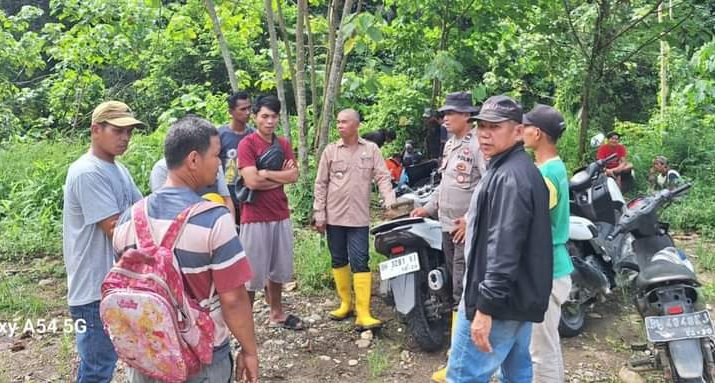 Salah seorang warga Koto Dua Sungai Liuk, Kecamatan Pesisir Bukit, Kota Sungai Penuh dikabarkan hanyut di Sungai Penetai, Sabtu (13/1/2024) malam.