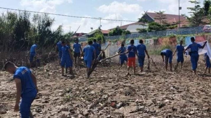 Ditpolairud Polda Jambi terus bikin aksi. Kali ini Ditpolairud bersihkan Sungai Batanghari dengan semangat yang sama, semangat Ramadhan.