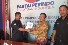H Chaidir mewakili Syukur Alqodry menyerahkan berkas penjaringan Cakada Merangin di DPD Perindo