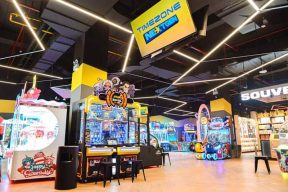 game arcade yang seru dari permainan klasik sampai yang terbaru. Mulai dari Social Bowling, Bumper Cars buat nabrak seru-seruan, sampai  Laser Tag