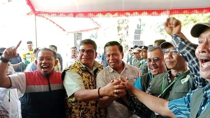 Mantan Kepala Dinas Pendidikan Merangin, Ahmad Bastari bikin kejutan pada pengukuhan Tim Menawan Margo Tabir, Kamis (17/10/2024). Menarik melihat Bastari