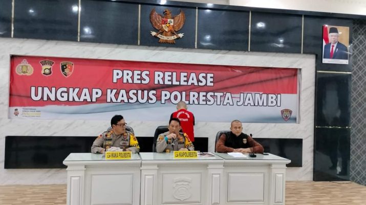 DS (24), tersangka pembunuh mayat dalam lemari, Resti Widia (30) menyesali perbuatannya. Terungkap sejumlah aksi keji yang dilakukannya.