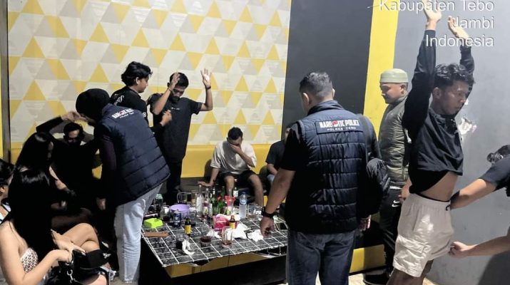 Mendukung program Asta Cita Prioritas Presiden Republik Indonesia, Satresnarkoba Polres Tebo gelar razia hiburan malam, Sabtu (2/11/2024). 