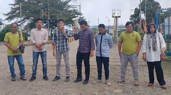 Forum Pemuda Batin IX Ilir datangi PT Kresna Duta Agroindo (PT KDA), Selasa (18/2/2025). Namun sayangnya, pimpinan PT KDA cuti bersamaan?