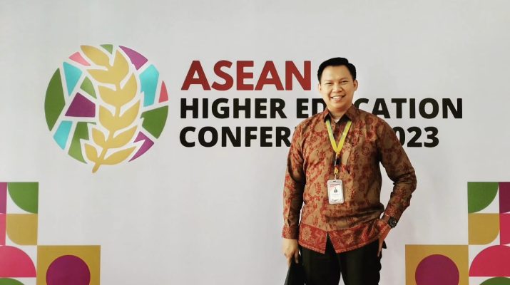 Dosen FH UNJA Farisi, Kritik Gaya Public Speaking Pejabat LAGI ramai nih perbincangan tentang gaya komunikasi dan public speaking para pejabat negeri