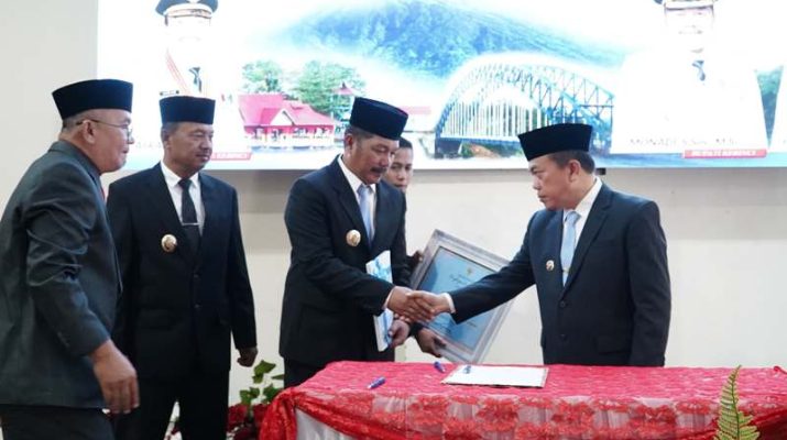 Pemerintah Kabupaten Kerinci menggelar prosesi Sertijab Pj Bupati Kerinci Asraf, kepada Bupati Kerinci terpilih periode 2025 - 2030 Monadi, S.Sos.,