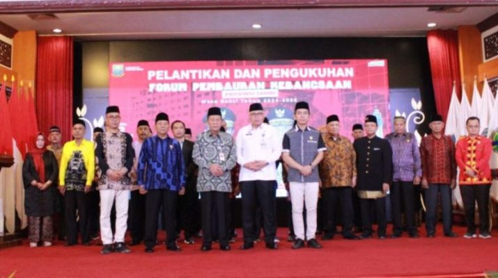 Wakil Gubernur Jambi Abdullah Sani, secara resmi mengukuhkan Pengurus Forum Pembauran Kebangsaan (FPK) Provinsi Jambi untuk periode 2024-2026.