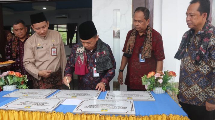 Gubernur Jambi Dr. H. Al Haris, S.Sos., MH meresmikan 4 unit gedung baru SMA Negeri 2 Muaro Jambi, Kamis (24/4/2025). Peresmian sekaligus pembukaan Aska 4.0