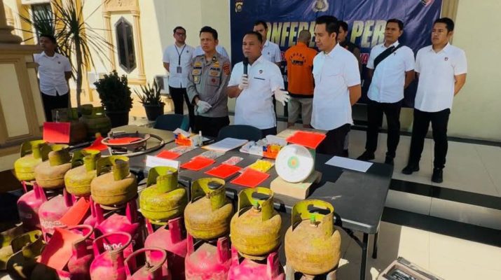 Direktorat Reserse Kriminal Khusus Polda Jambi ungkap pengoplosan gas subsidi di Batanghari. Ditreskrimsus menunjukkan komitmen kuat dalam penegakan hukum