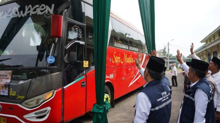 Wagub Jambi Drs. H. Abdullah Sani, M.Pd.I mengigatkan kepada Jemaah Calon Haji (JCH) Asal Provinsi Jambi untuk menjaga kondisi fisik, mental dan kesehatan