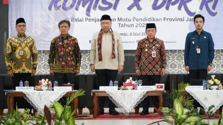 Gubernur Jambi Al Haris mengharapkan Undang Undang No. 20 Tahun 2003 yang direvisi berpihak kepada para guru karena guru pelaku utama dilapangan.