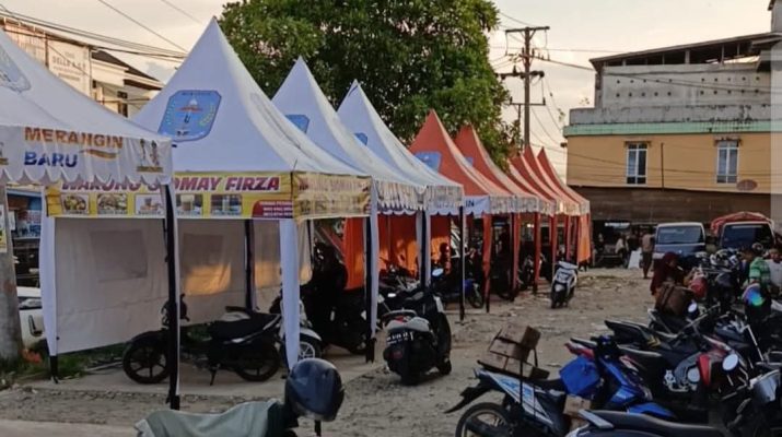 Baru diresmikan bupati, PKL Pasar Rakyat, Kota Bangko mengeluhkan sepinya pasar. Biaya yang besar, membuat PKL selalu merugi.