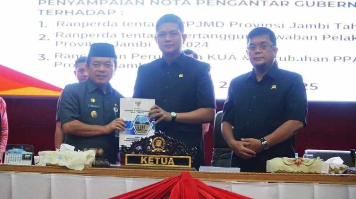 Gubernur Jambi Dr. H. Al Haris, S.Sos., MH menyampaikan Nota Pengantar Ranperda, Jumat (25/7/2025). Gubernur sampaikan 5 pilar pro Jambi.