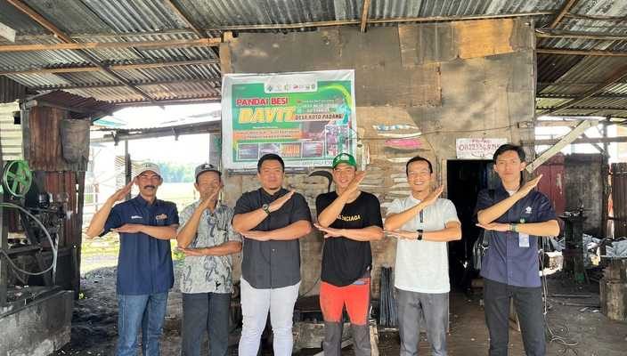 BUMN perkebunan membantu para pandai besi di “Kampung Pandai Besi” Desa Koto Padang, kecamatan Tanah Kampung, Kota Sungai Penuh, Provinsi Jambi. 