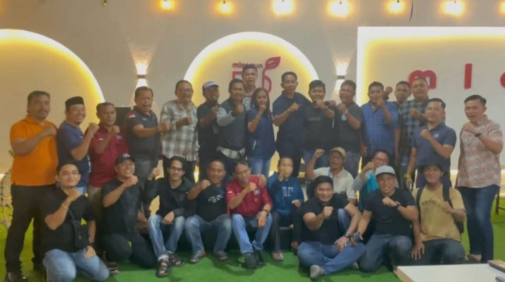 Mengawali tugasnya, AKBP Kiki Firmansyah Efendi memilih cara yang tak biasa. Coffe Night Kapolres Merangin bersama jurnalis, memulai kebersamaan itu. 