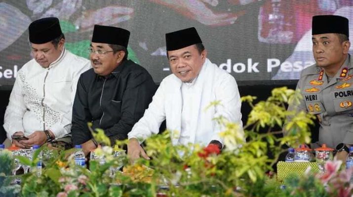 Gubernur Jambi, Dr. H. Al Haris, S.Sos., MH., menghadiri acara peringatan Maulid Nabi Muhammad SAW yang diselenggarakan di Ponpes Kumpeh Daaru At-Tauhid