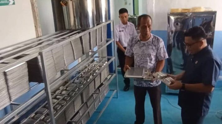 Makan Bergizi Gratis akan mengisi sekolah-sekolah di Merangin. Karena itu, dewan tinjau kesiapan Dapur MBG SPPG Sungai Ulak, Selasa (23/9/2025). 