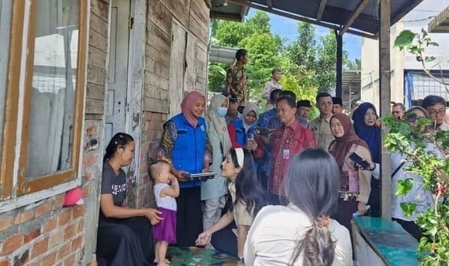 Ketua PKK Provinsi Jambi, Hj Hesti Haris mendampingi Wamen Kependuduk/Wakil Kepala BKKBN, Ratu Ayu Isyana Bagoes Oka meninjau SPPG