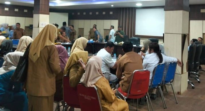 Komisi I DPRD Merangin terima audiensi ratusan Honorer kabupaten Merangin, Senin (15/9/2025). Mereka mengadukan karena tak diangkat PPPK paruh waktu.