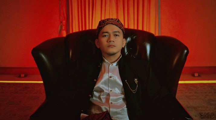 Entitas baru bernama Romo (@iamtuanromo) resmi memasuki lanskap alternative metal Indonesia melalui single debut bertajuk “Adiksi”.