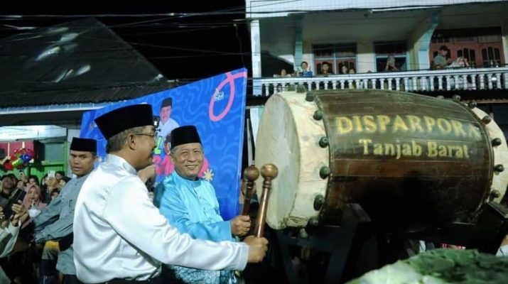 Wakil Gubernur (Wagub) Jambi, Drs. H. Abdullah Sani, M.Pd.I secara resmi membuka Festival Arakan Sahur Tahun 2026 Kabupaten Tanjung Jabung Barat