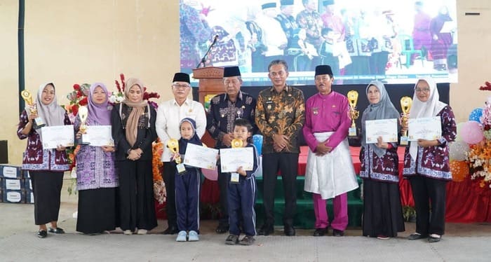 Wakil Gubernur Jambi Abdullah Sani, M.Pd.I menghadiri Peringatan HUT Ke-70 Desa Tangkit Tahun 2026 di Gedung Olahraga Desa Tangkit, Kamis (12/2/2026).