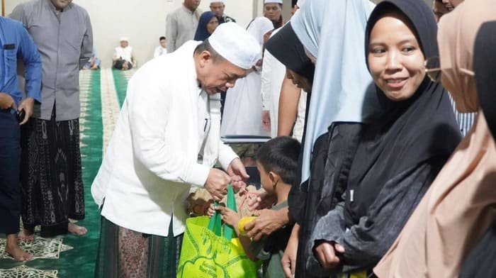 Usai dari Sarolangun, Gubernur Safari Ramadhan di Pamenang, Kabupaten Merangin, Sabtu (28/2/2026) malam. gubernur menegaskan pentingnya peranan ayah