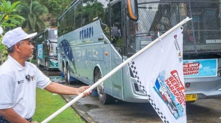 Perkebunan Nusantara (PTPN) IV Regional IV Jambi-Sumbar, merealisasikan program “Mudik Aman, Berbagi Harapan” dengan berangkatkan 3 unit Bus secara gratis