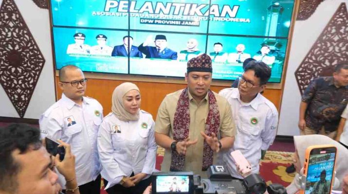 Wakil Gubernur Jambi, Drs. H. Abdullah Sani, M.Pd.I menghadiri Pelantikan Dewan Pimpinan Wilayah Asosiasi Pedagang Pasar Seluruh Indonesia