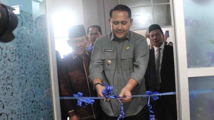 Bupati Merangin, M Syukur, bersama Wakil Bupati A Khafidh, meresmikan pengoperasian Poli Jantung RSUD Kolonel Abundjani Bangko, Jum’at (17/04/26).