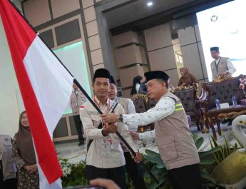 Gubernur Jambi, dengan penuh rasa haru dan bahagia berpesan kepada ratusan jemaah haji yang akan berangkat dari Jambi ke tanah suci