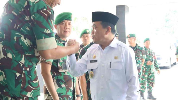 Sebanyak 450 prajurit Satgas Pamtas RI–PNG Mobile Yonif 142/Ksatria Jaya akhirnya kembali ke Jambi setelah menuntaskan tugas selama 15 bulan di Papua.