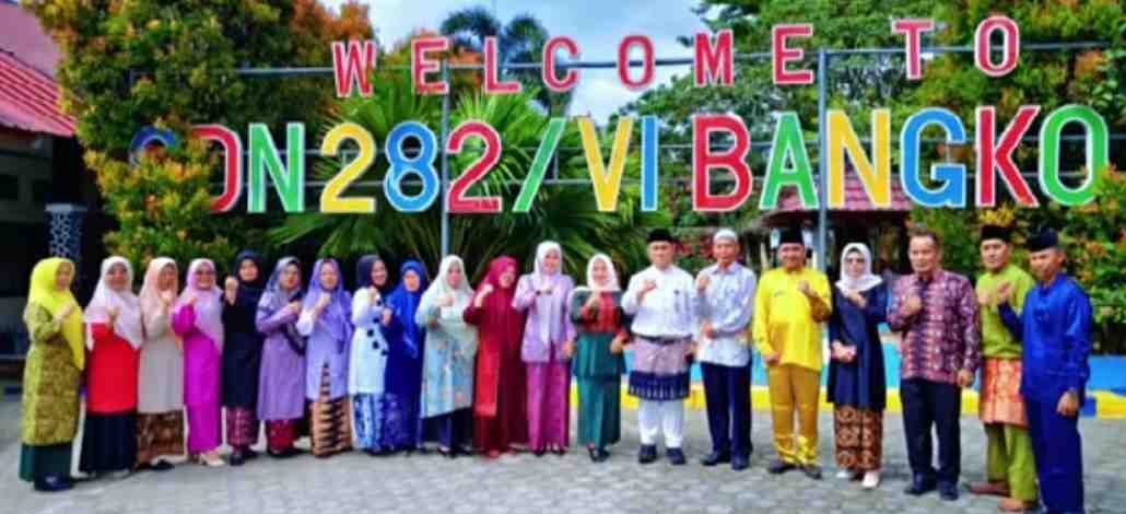 Kepala SD Negeri 282 Bangko, Hidra Dewi, mengajak seluruh warga sekolah untuk bersama membangun lingkungan pendidikan yang nyaman, aman, dan berkualitas