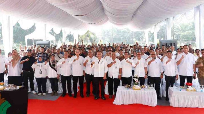 PTPN IV PalmCo membuktikan komitmennya dalam mendukung program B50 dan ketahanan pangan nasional melalui penguatan program Peremajaan Sawit Rakyat