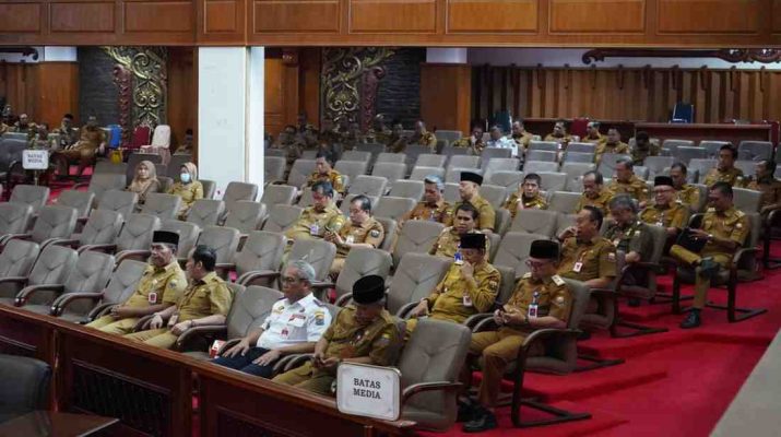 Gubernur Jambi Dr. H. Al Haris, S.Sos, MH menyampaikan jawaban dan tanggapan resmi Pemerintah Provinsi Jambi atas Pandangan Umum Fraksi