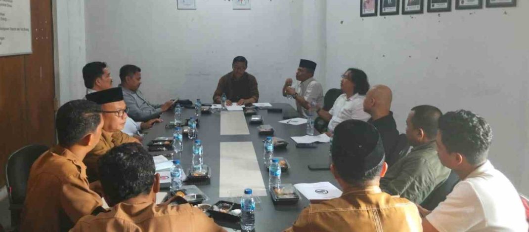 Keluhkan Sampah di Pasar Rantau Panjang Tabir, AMT Sambangi Gedung DPRD Merangin