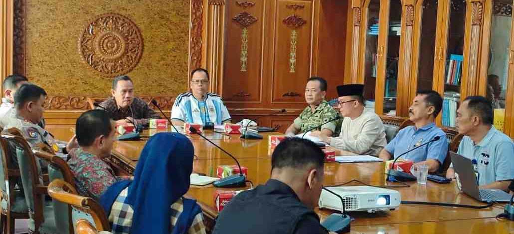 Puncak Piala Dunia semakin seru. Antusias tinggi itu, Pemprov Jambi gelar Nobar Piala Dunia 2026. Asisten II Bidang Perekonomian dan Pembangunan