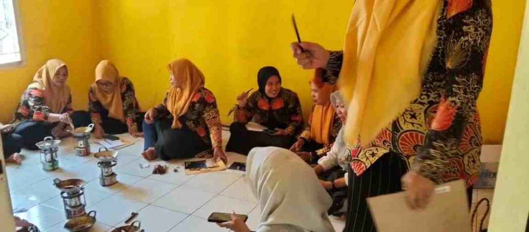 SKK Migas - MontD'Or Oil Tungkal Limited (MOTL) menyalurkan bantuan peralatan membatik, sekaligus menggelar Bimbingan Teknis (BIMTEK)