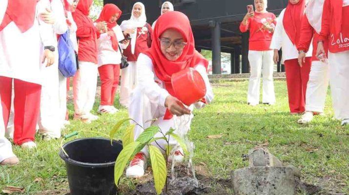 DWP Provinsi Jambi menggelar senam bersama dalam rangka HUT ke-81 RI