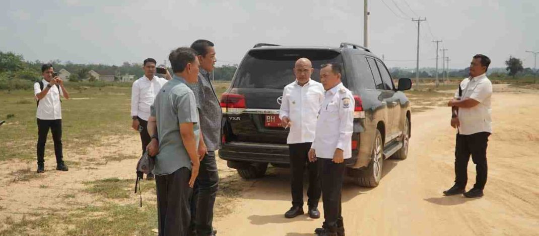 Gubernur Jambi Al Haris meninjau lokasi pembangunan Sekolah Rakyat dan BTN Bungo Green City di Muara Bungo.