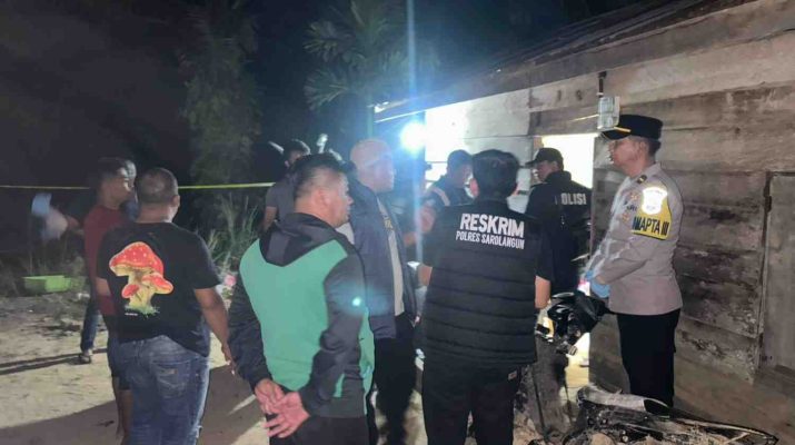 Polisi melakukan olah TKP kasus dugaan pembunuhan seorang perempuan di Desa Lubuk Napal, Kecamatan Pauh, Kabupaten Sarolangun.