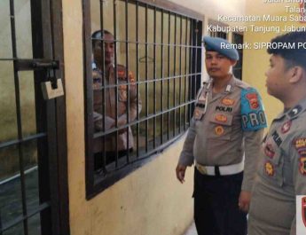 Oknum anggota Polres Tanjab Timur diamankan di ruang khusus Sipropam untuk pemeriksaan