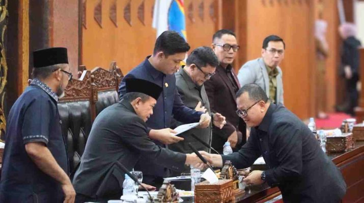 Gubernur Jambi Al Haris saat rapat paripurna DPRD Provinsi Jambi membahas RAPBD Perubahan 2026 dan KUA PPAS APBD 2027.