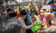Gubernur Jambi Al Haris meninjau korban kebakaran di Tanjung Raden Kota Jambi
