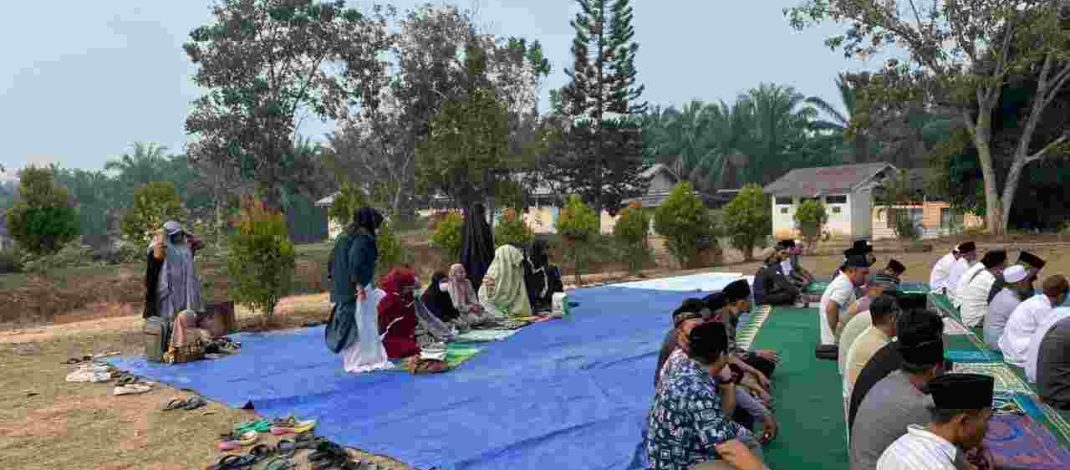 PTPN IV Regional IV melaksanakan Salat Istisqa di Unit Kebun Batanghari untuk memohon turunnya hujan di tengah kemarau panjang.